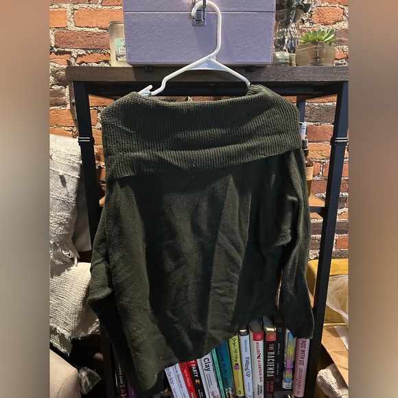 Off the shoulder sweater - Picture 2 of 4